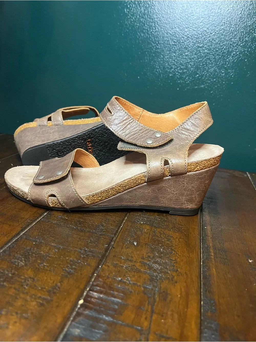 Taos Shoes Womens Size EU 37 US 6 Brown Leather Open Toe Slingback Sandals Wedge